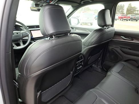 New 2026 Jeep Grand Cherokee Altitude AWD/4WD image 19