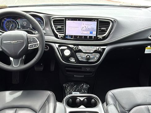 New 2026 Chrysler Pacifica Select image 18
