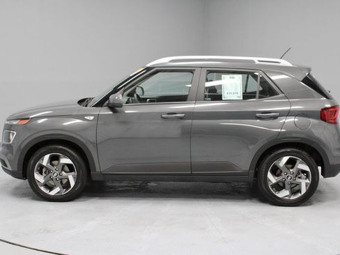 Certified 2024 Hyundai Venue SEL FWD image 9