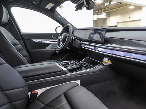 Used 2025 BMW 760i xDrive 760i xDrive w/ Executive Package image 31