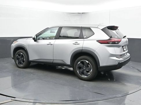 Used 2024 Nissan Rogue SV AWD/4WD image 9