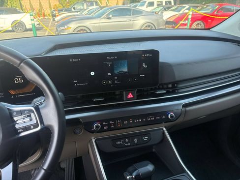 Used 2026 Kia Carnival FWD image 17