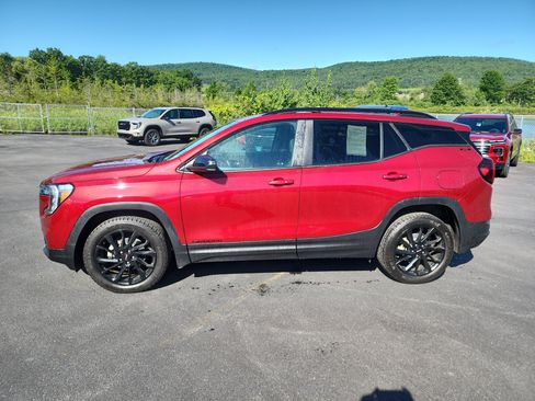 Certified 2024 GMC Terrain SLE w/ Driver Convenience Package AWD/4WD image 5