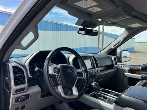 Used 2018 Ford F150 Lariat w/ Equipment Group 502A Luxury AWD/4WD image 17