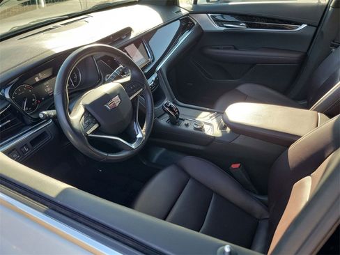 Used 2023 Cadillac XT6 Premium Luxury image 10