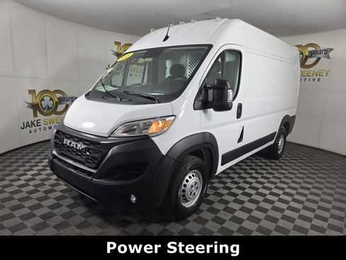 Used 2025 RAM ProMaster 2500 w/ Safety Group FWD image 3