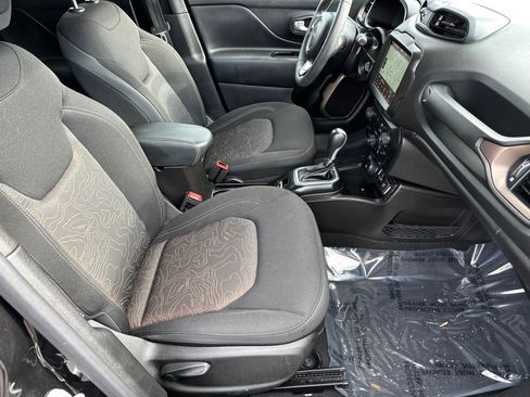 Used 2023 Jeep Renegade Latitude image 13