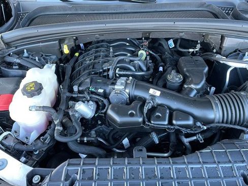 Used 2024 Jeep Grand Cherokee Limited w/ Black Appearance Package image 35