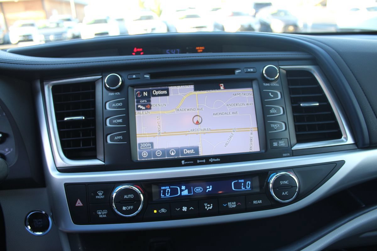 Used 2018 Toyota Highlander XLE w/ Carpet Mat Package (TMS) FWD image 30