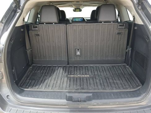 Used 2024 Toyota Highlander Limited FWD image 11