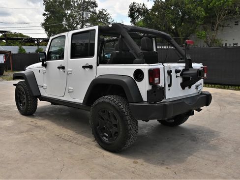 Used 2018 Jeep Wrangler Unlimited Rubicon w/ Cold Weather Group AWD/4WD image 3