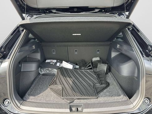 Certified 2026 Volkswagen Tiguan SEL R-Line AWD/4WD image 12