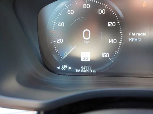 Used 2018 Volvo XC60 T8 R-Design w/ Convenience Package AWD/4WD image 8