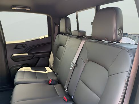Used 2025 Chevrolet Colorado Trail Boss w/ Midnight Edition AWD/4WD image 40