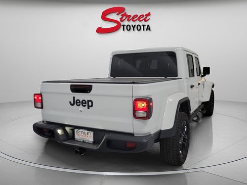 Used 2024 Jeep Gladiator Sport AWD/4WD image 4