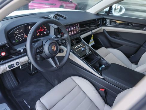 New 2026 Porsche Panamera 4 image 4