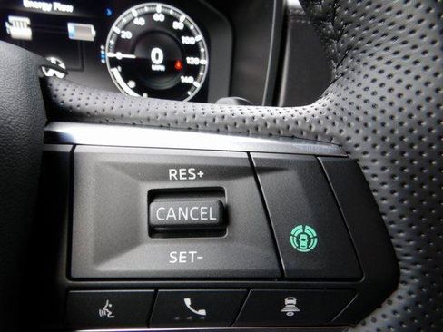 New 2025 Mitsubishi Outlander SE image 31