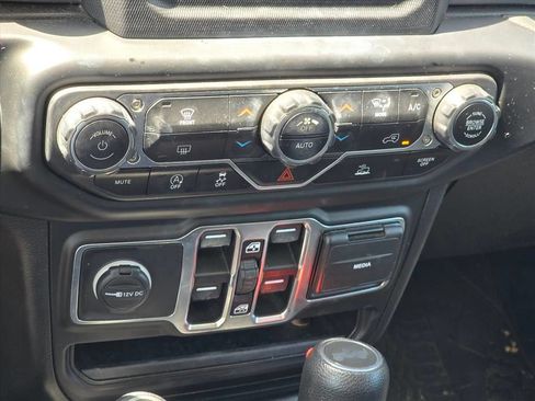 Used 2021 Jeep Wrangler Unlimited Sahara AWD/4WD image 14