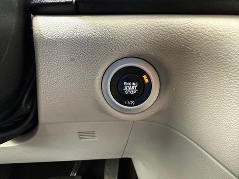 Used 2022 Chrysler Pacifica Touring-L FWD image 42