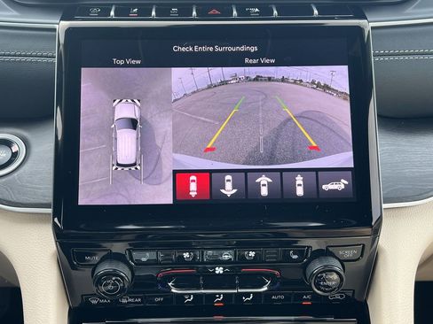 New 2025 Jeep Grand Cherokee Limited w/ Luxury Tech Group II image 3