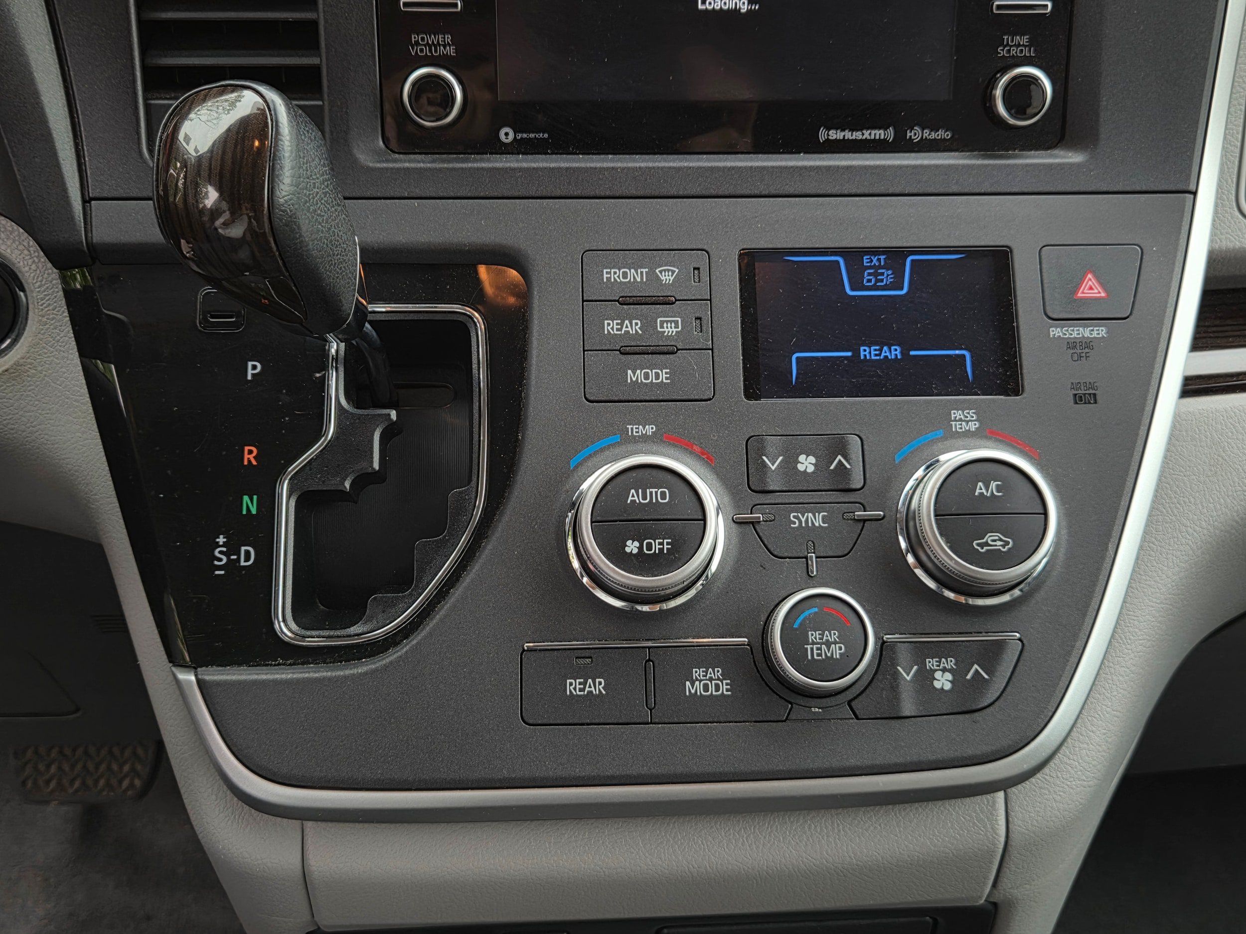Used 2020 Toyota Sienna XLE FWD image 28