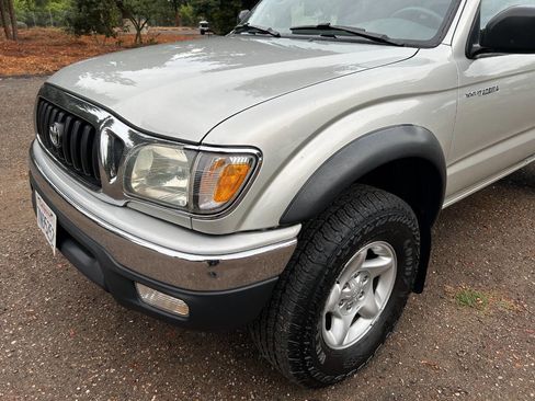 Used 2004 Toyota Tacoma PreRunner image 5