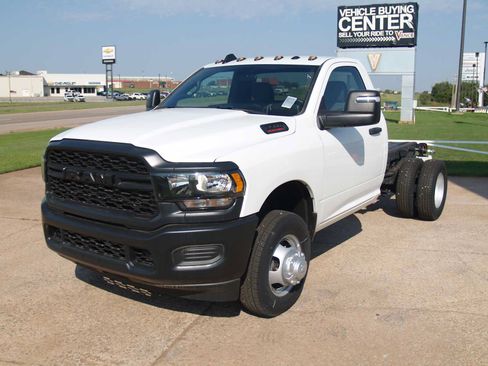 Used 2024 RAM 3500 Tradesman RWD image 4