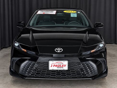 Used 2025 Toyota Camry SE FWD image 5