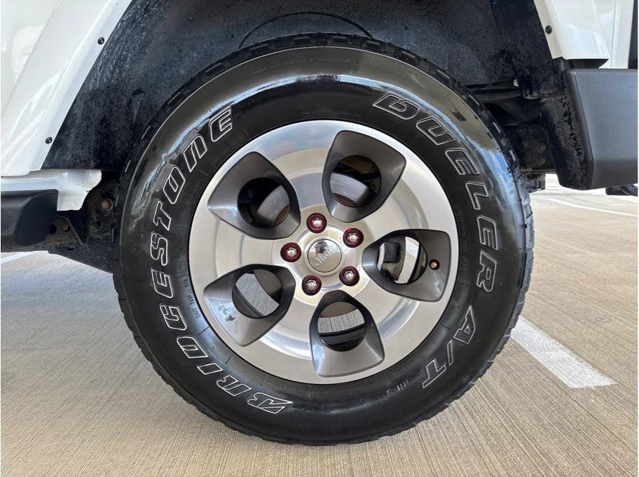 Used 2017 Jeep Wrangler Unlimited Sahara w/ Connectivity Group AWD/4WD image 26