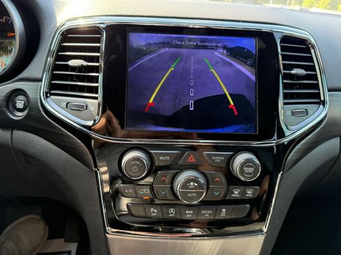 Used 2020 Jeep Grand Cherokee Altitude RWD image 18