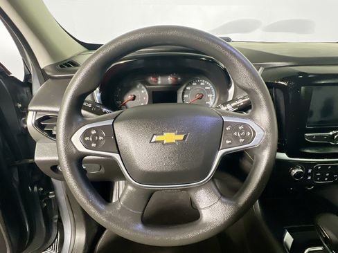 Used 2021 Chevrolet Traverse LS FWD image 17