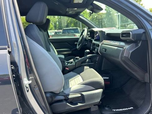 Used 2025 Toyota Tacoma TRD Off-Road AWD/4WD image 18