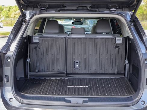 Used 2024 Toyota Highlander XLE image 31