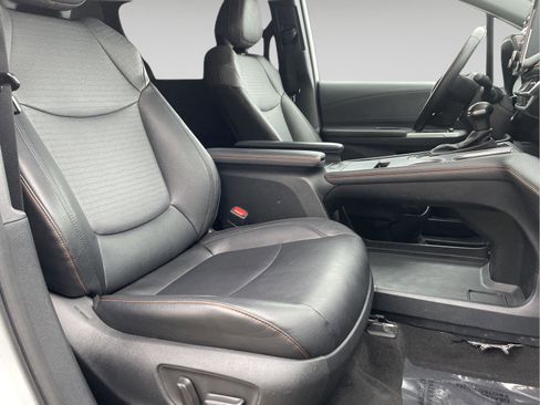 Used 2023 Toyota Sienna XSE image 9