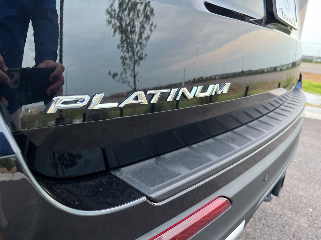 Used 2025 Ford Explorer Platinum w/ Ultimate Package AWD/4WD image 8