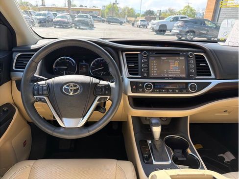 Used 2014 Toyota Highlander Limited Platinum image 5