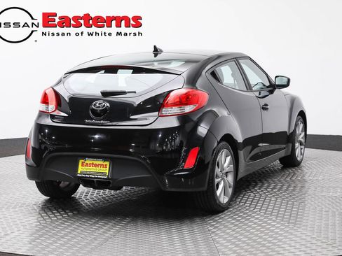 Used 2016 Hyundai Veloster image 5