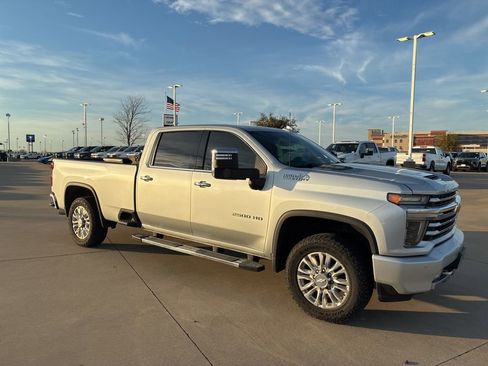 Used 2020 Chevrolet Silverado 2500 High Country w/ Technology Package image 5