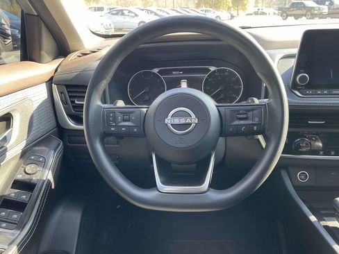 Used 2023 Nissan Rogue SV image 12