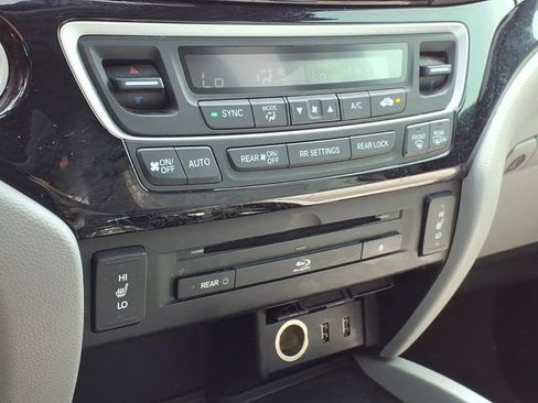 Used 2016 Honda Pilot Touring image 28