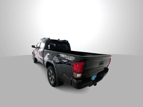 Used 2018 Toyota Tacoma TRD Sport AWD/4WD image 6