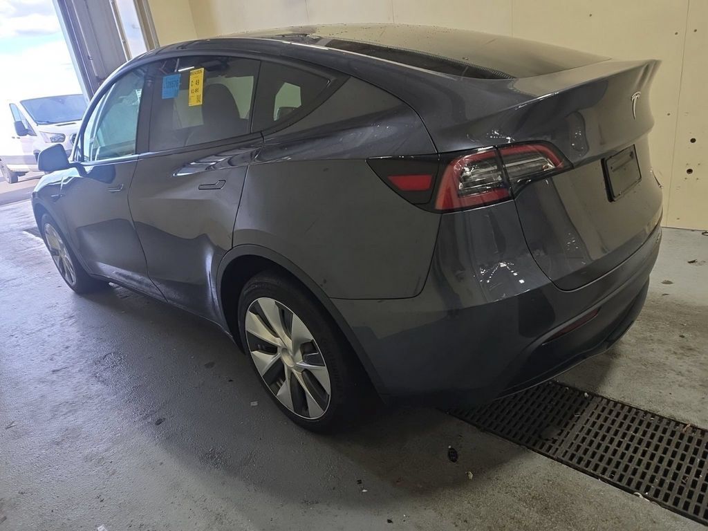 Used 2023 Tesla Model Y Long Range AWD/4WD image 4