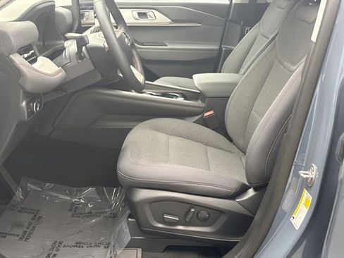 Used 2025 Ford Explorer Active AWD/4WD image 11