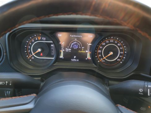 Used 2024 Jeep Gladiator Mojave w/ Technology Group image 33