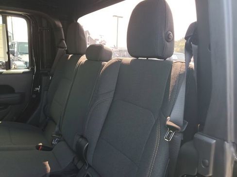 New 2025 Jeep Gladiator Sport image 13