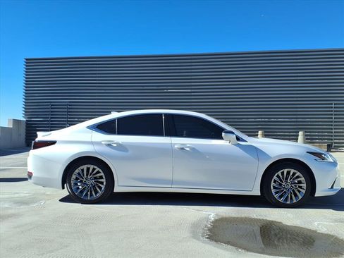 Used 2025 Lexus ES 300h w/ Luxury Package image 7