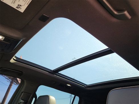 Used 2021 Chevrolet Suburban RST w/ Luxury Package image 18