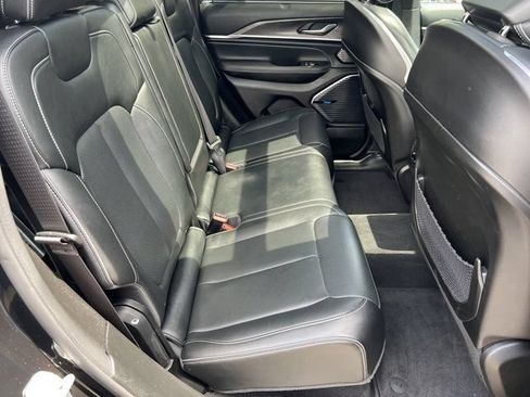 Certified 2022 Jeep Grand Cherokee Overland w/ Luxury Tech Group IV AWD/4WD image 21
