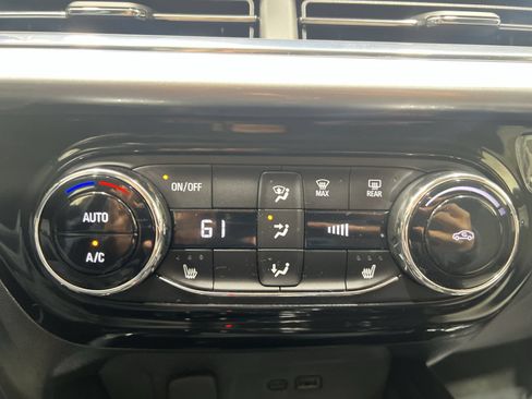 Used 2025 Chevrolet Trax LT w/ Driver Confidence Package FWD image 18