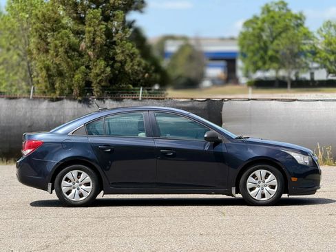 Used 2014 Chevrolet Cruze LS FWD image 7